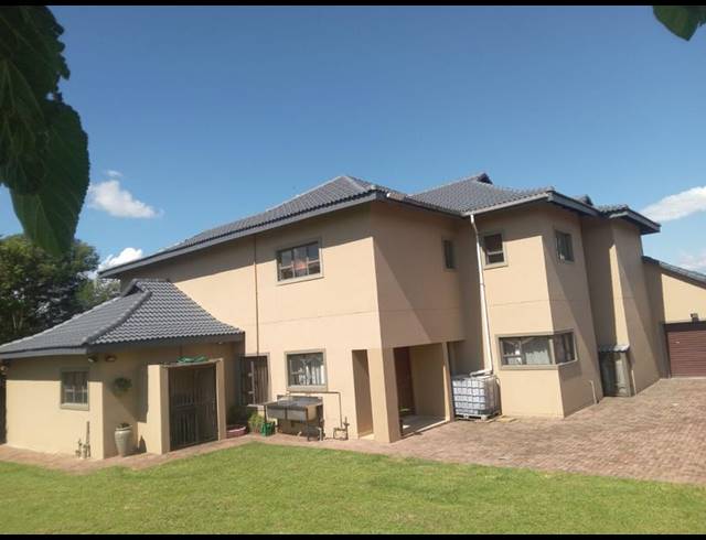 5 BEDROOM HOUSE FOR SALE IN PROTEA RIDGE